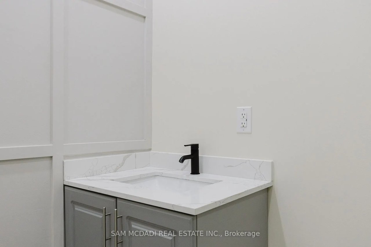 Single Office - 728 Main St E