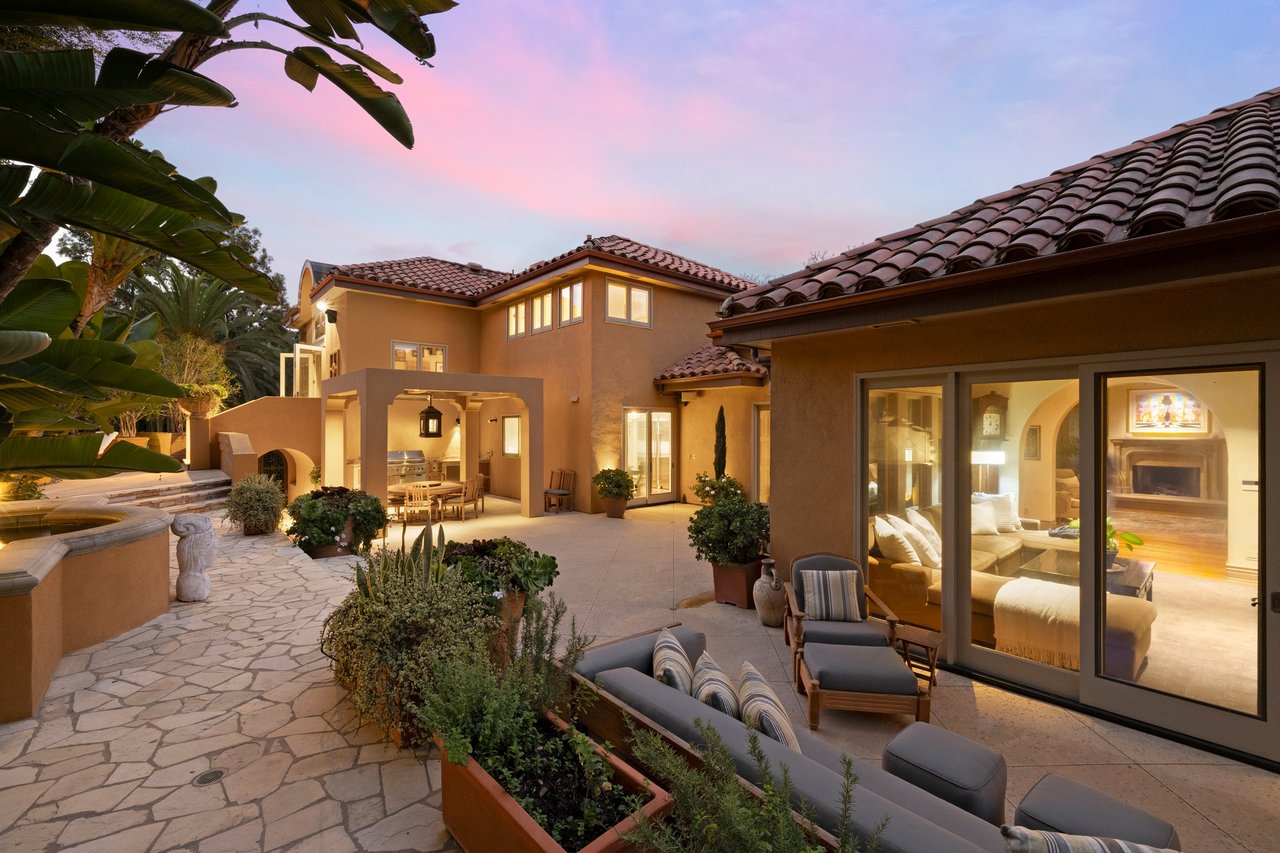 2719 Benedict Canyon Drive