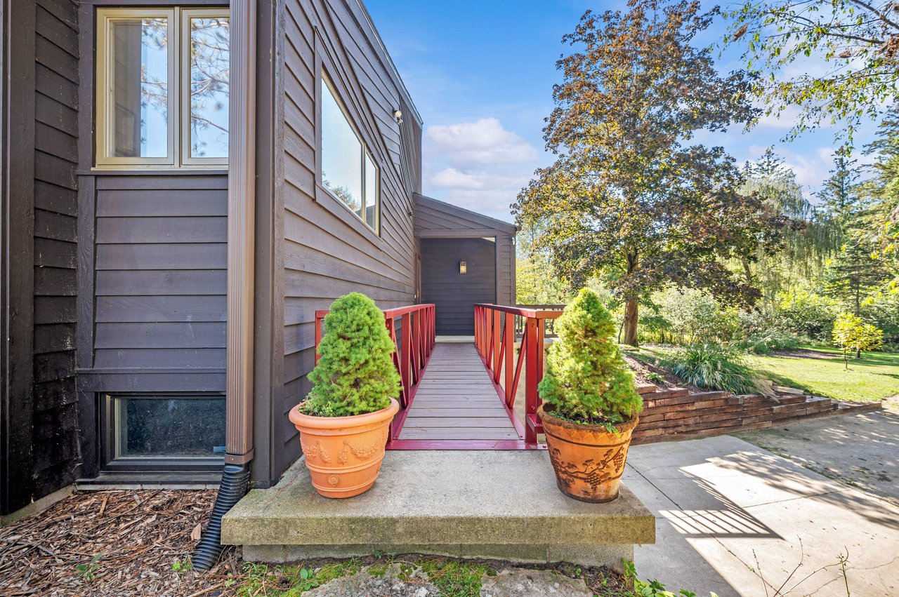 2408 E 800 N, La Porte, IN 46350