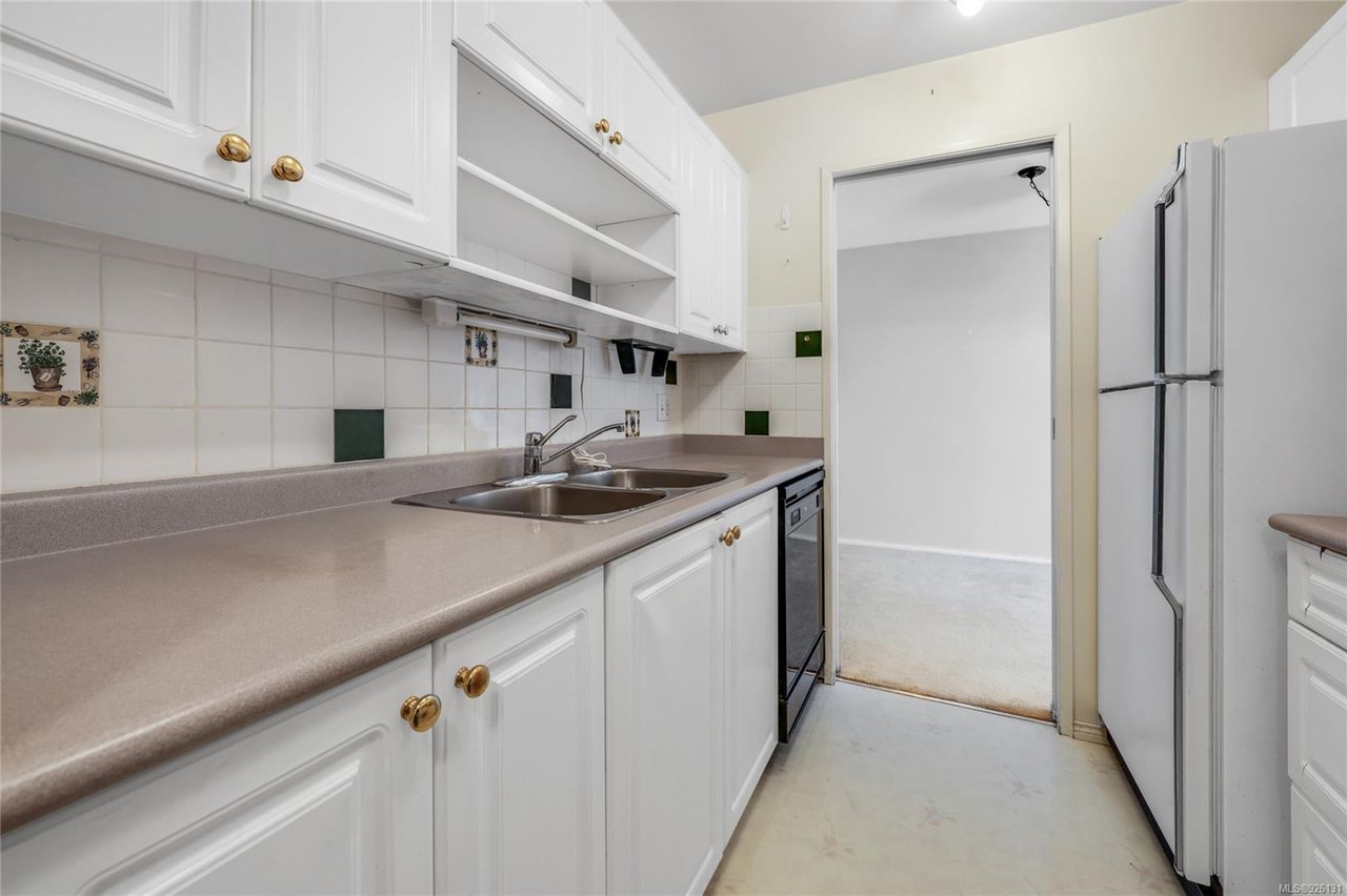 209-651 Jolly Pl