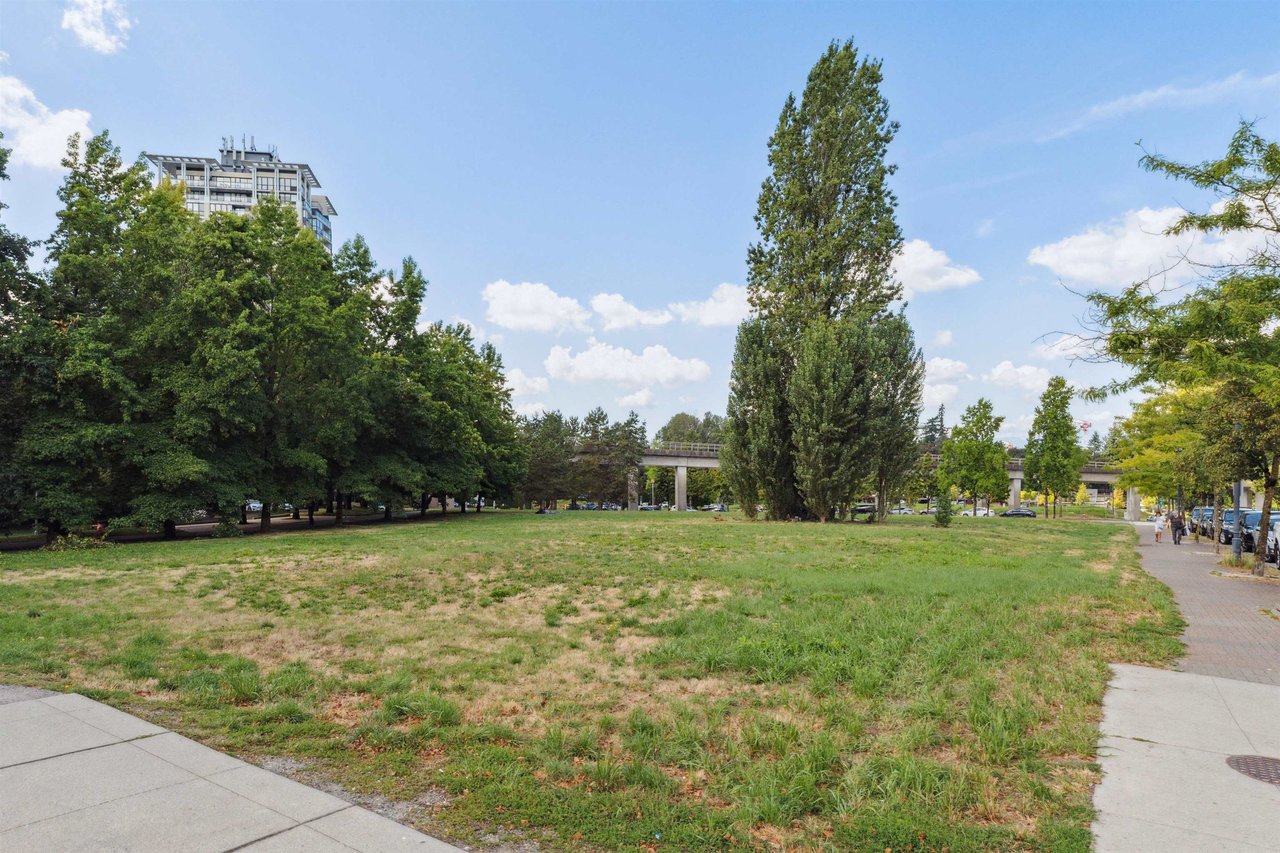 415-10866 City Pkwy