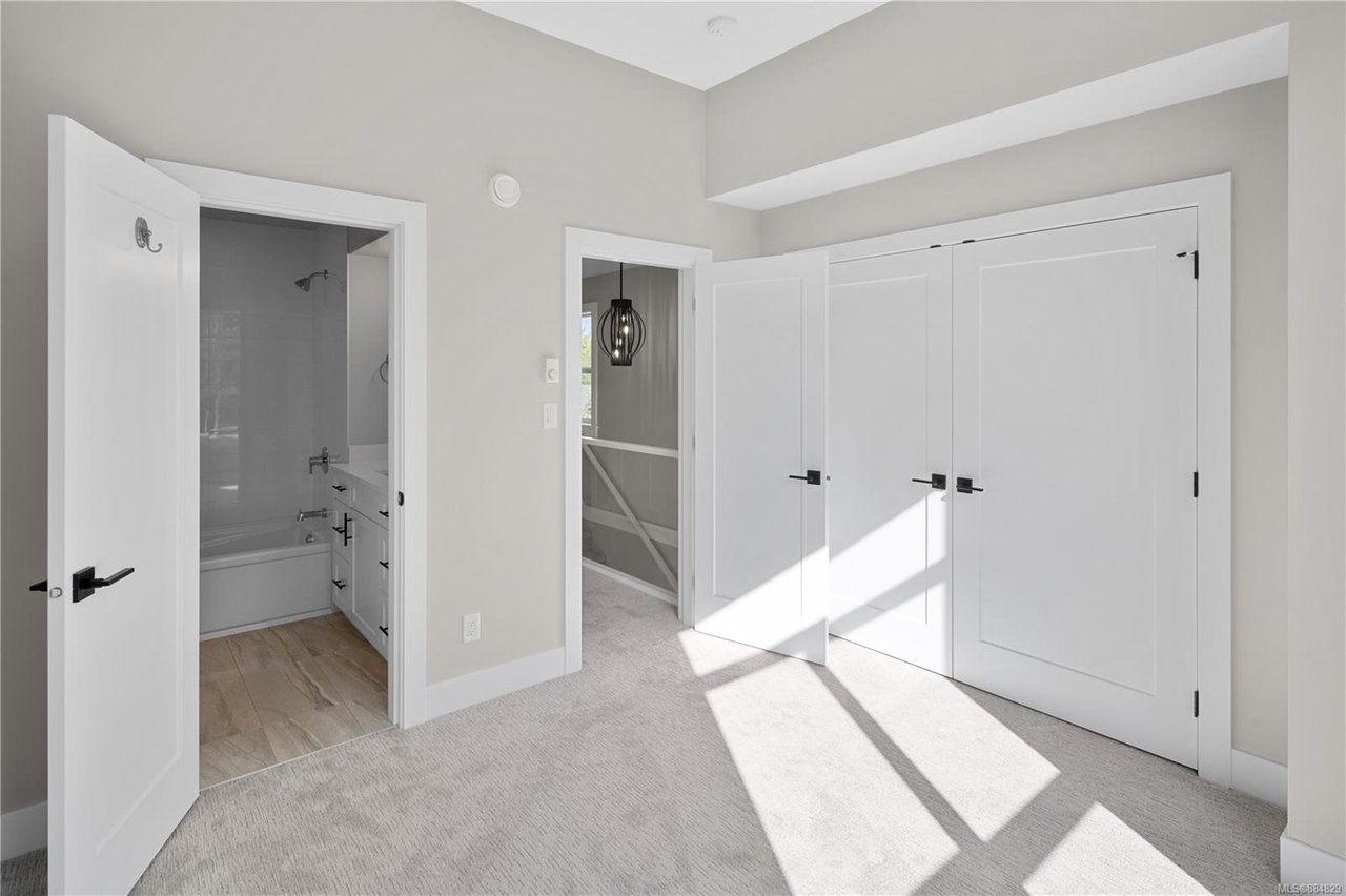 2708 Graham St, Victoria