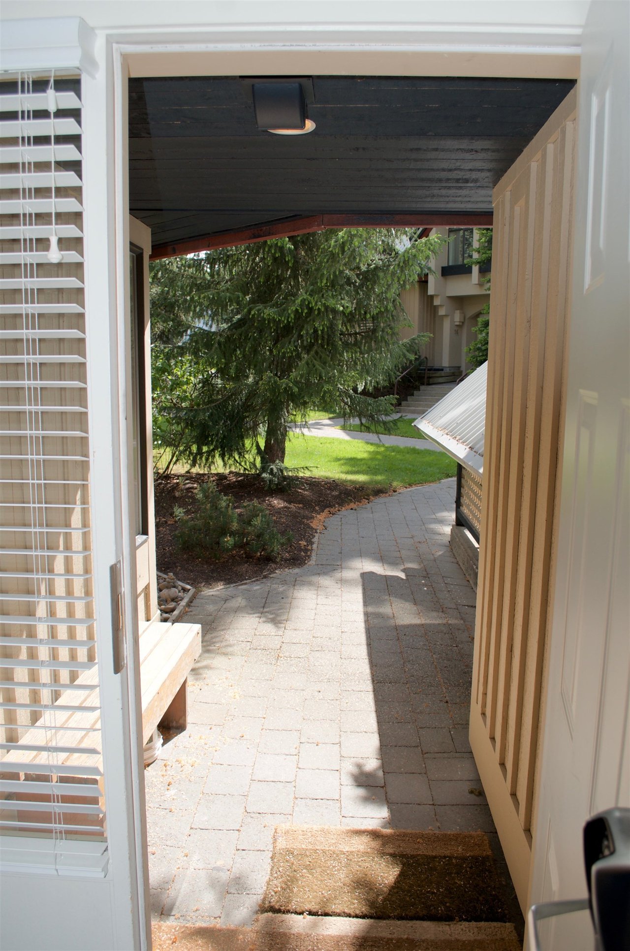 27-4637 Blackcomb Wy
