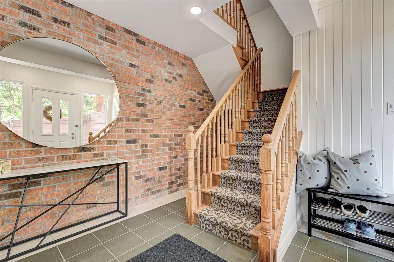 26 Bethune Blvd