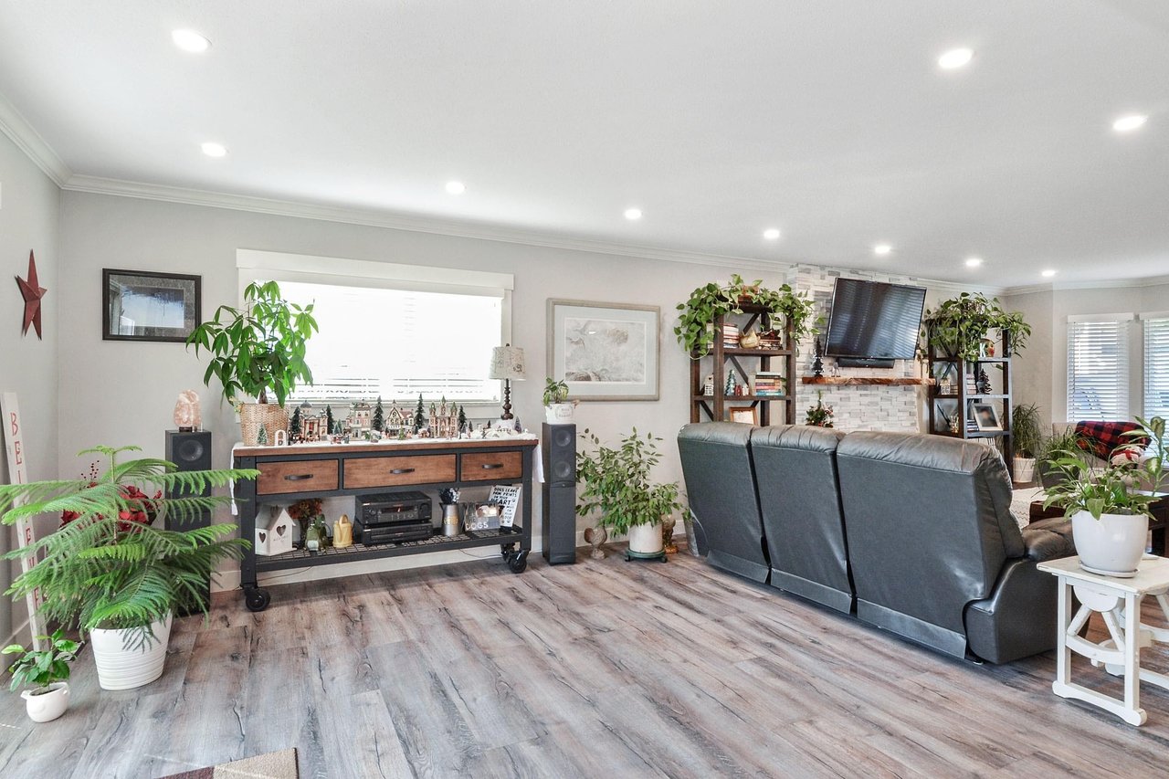 23003 Apple Grove