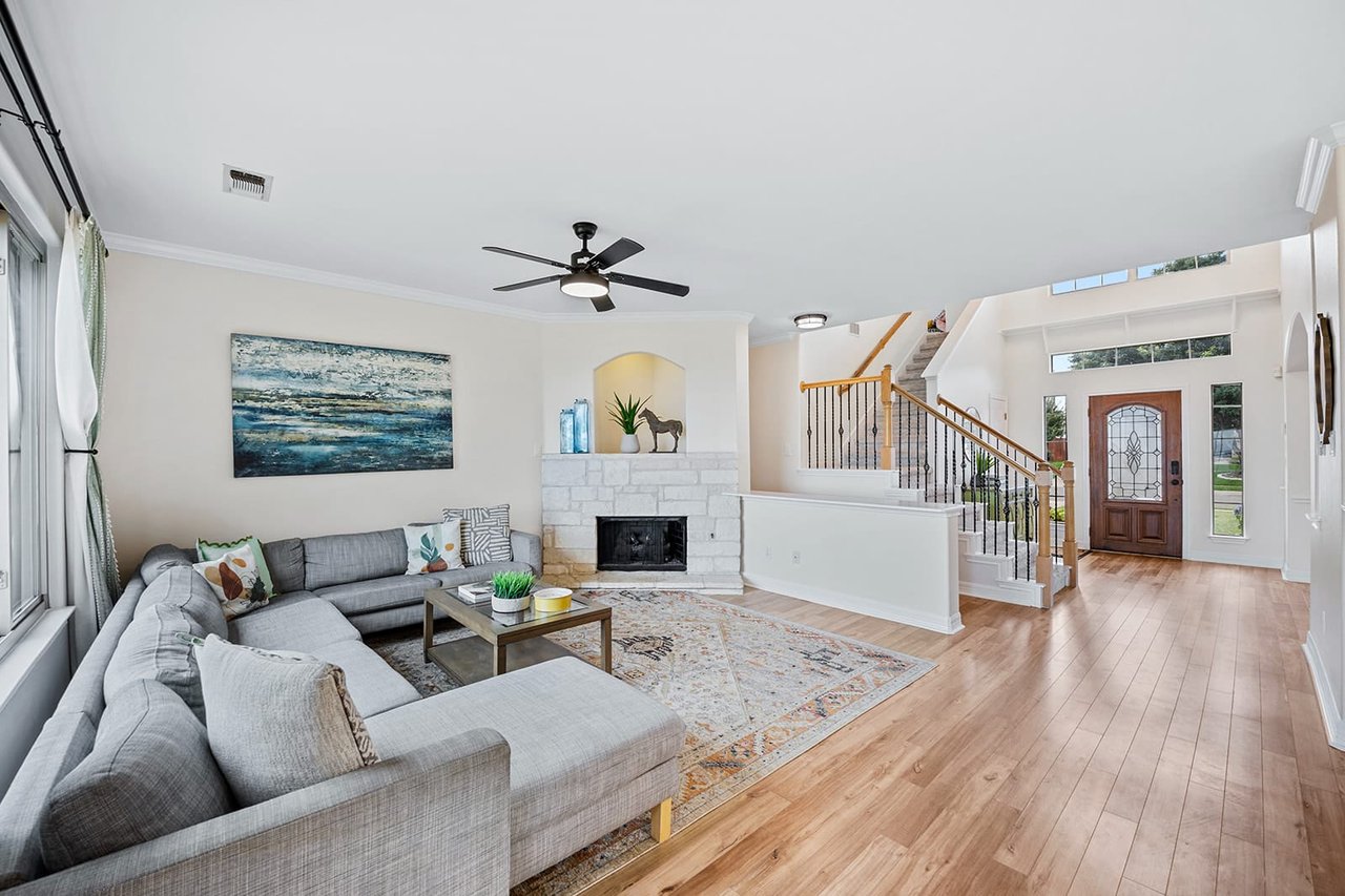 3827 Laurel Ridge Dr