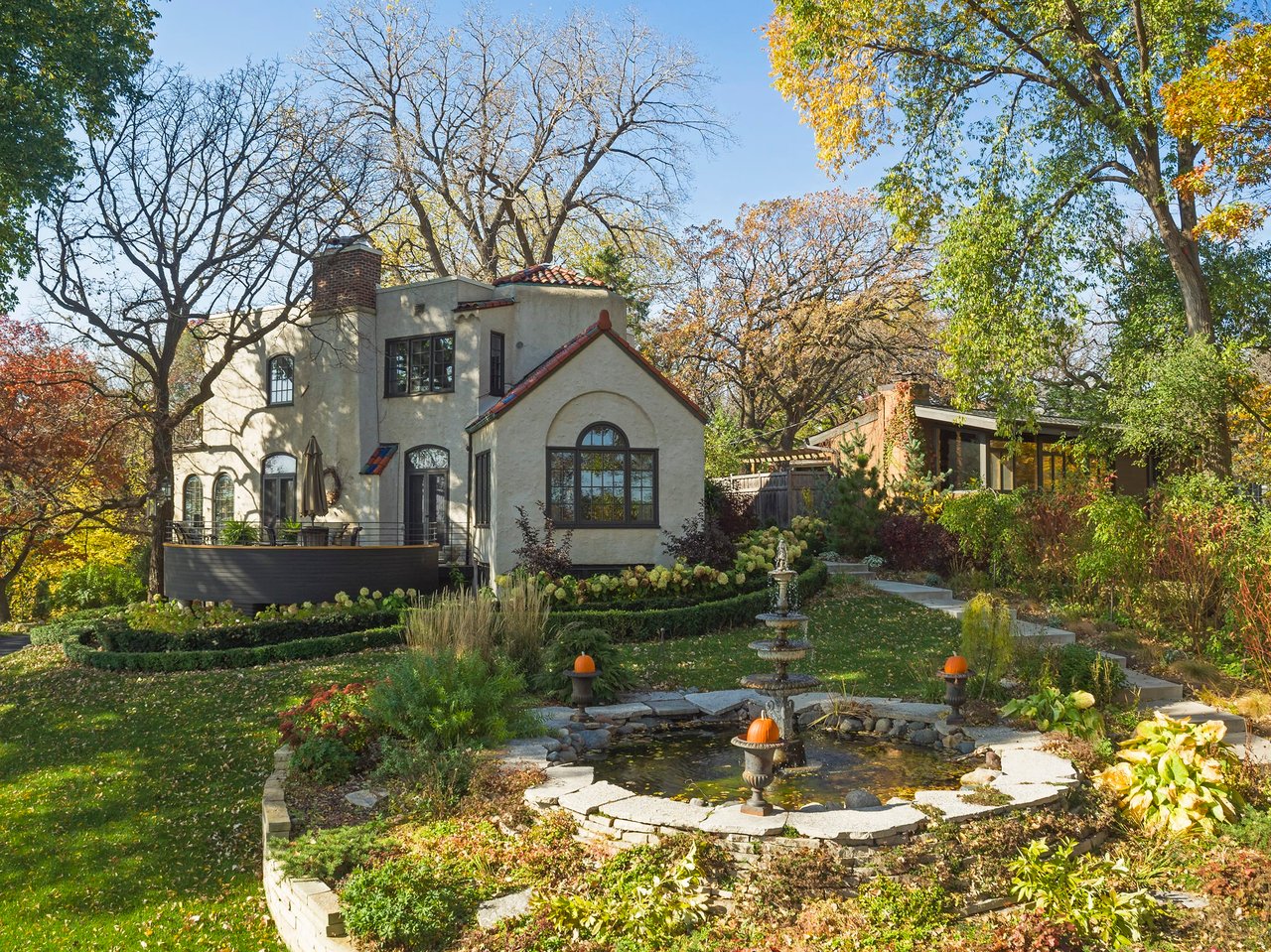 31 Benhill Rd
