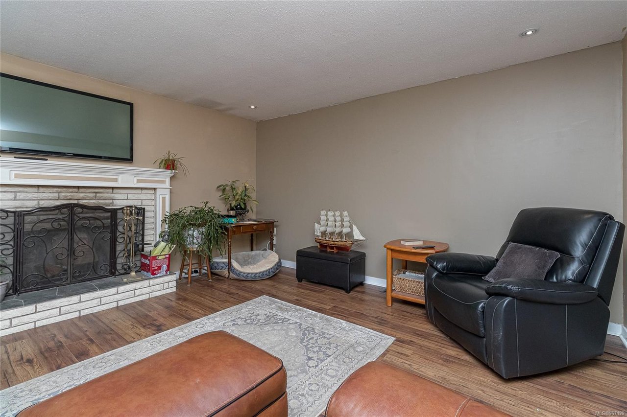 1335 Justine Pl, Langford