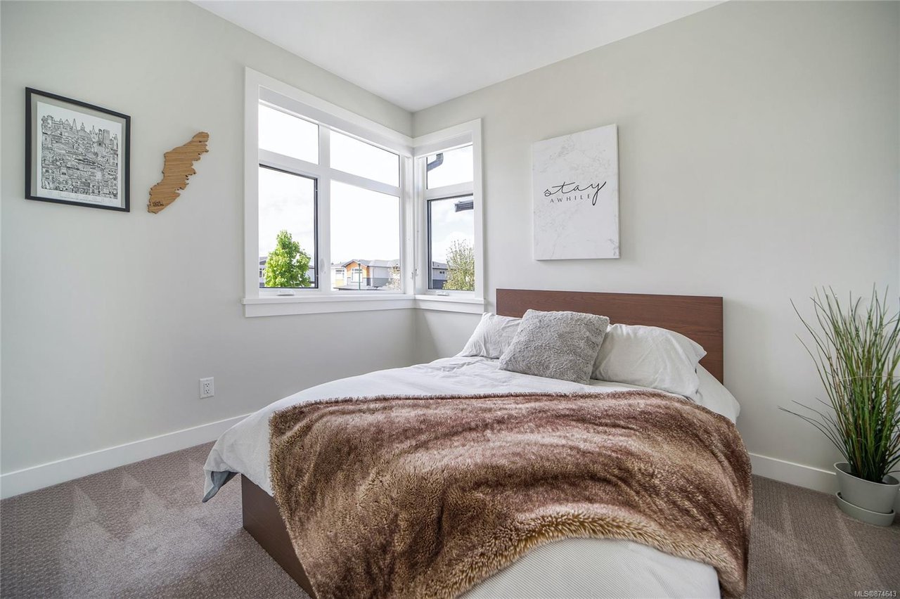 2187 Deerbrush Cres