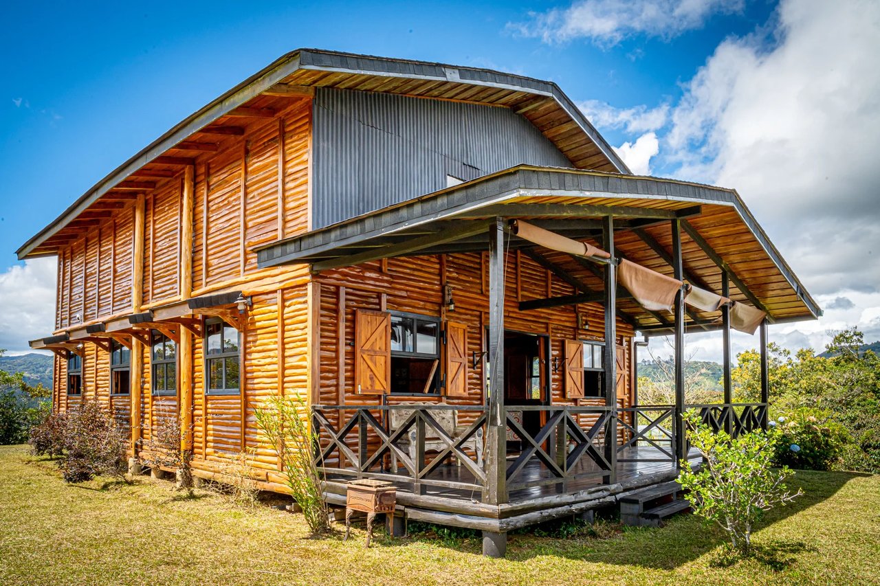 Sustainable Mountain Cabin, Cartago