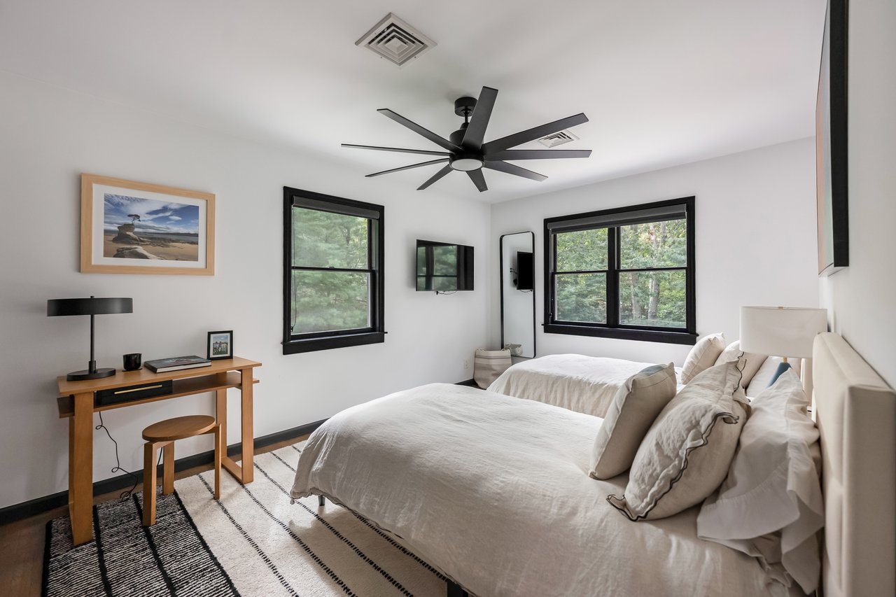 26 Harbor View Dr., East Hampton