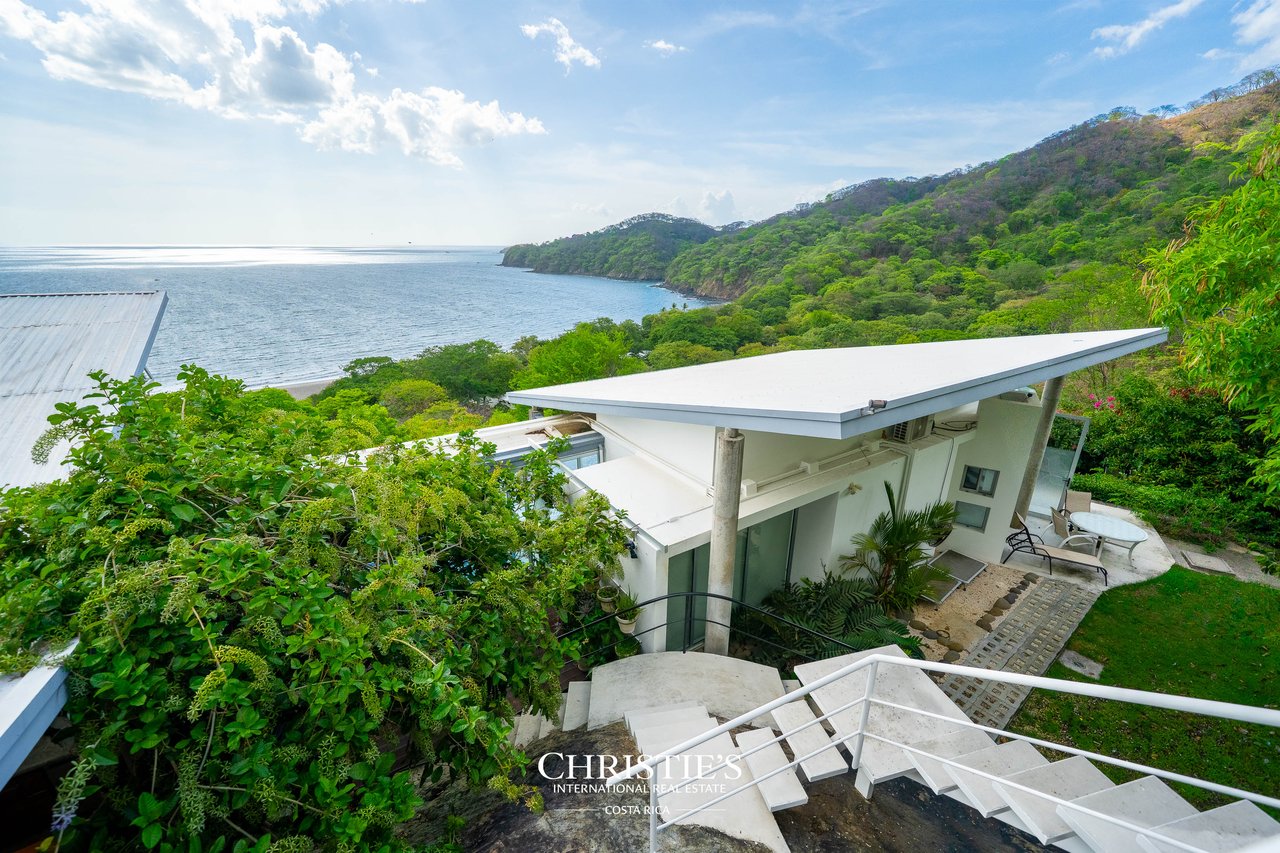 Casa Holmes: Award-Winning Glass House with Ocean Views