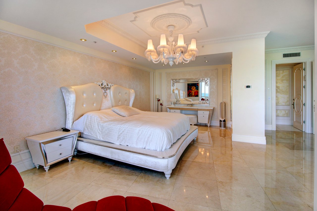 18101 Collins Ave #1109