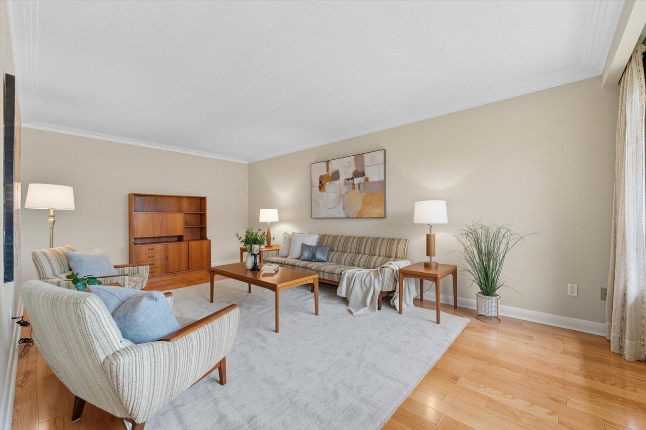 6 Berryton Ave