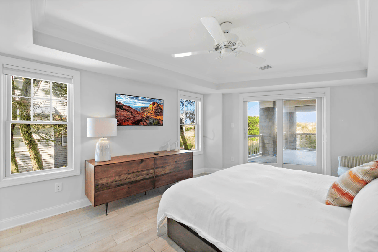 123 E. Colorado Avenue