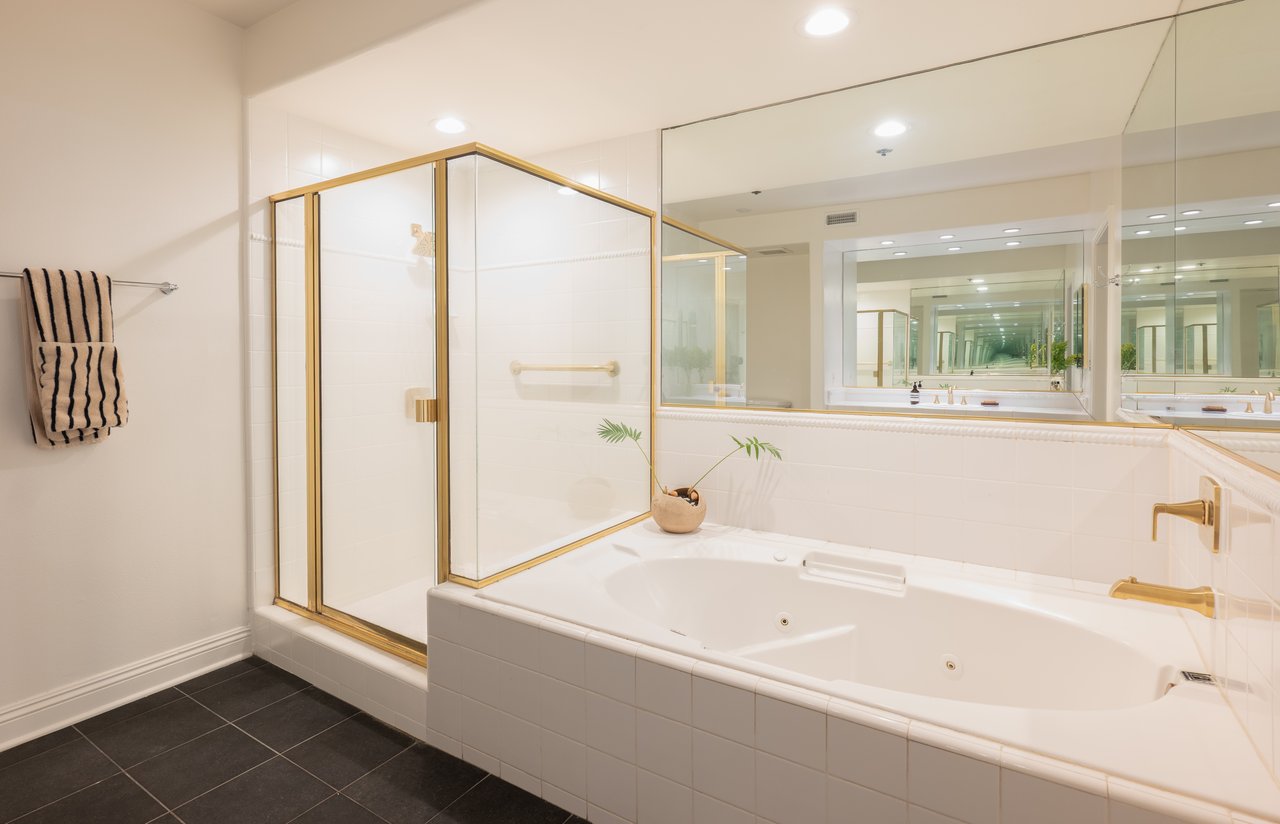 575 S Barrington Ave Unit: 106, Brentwood