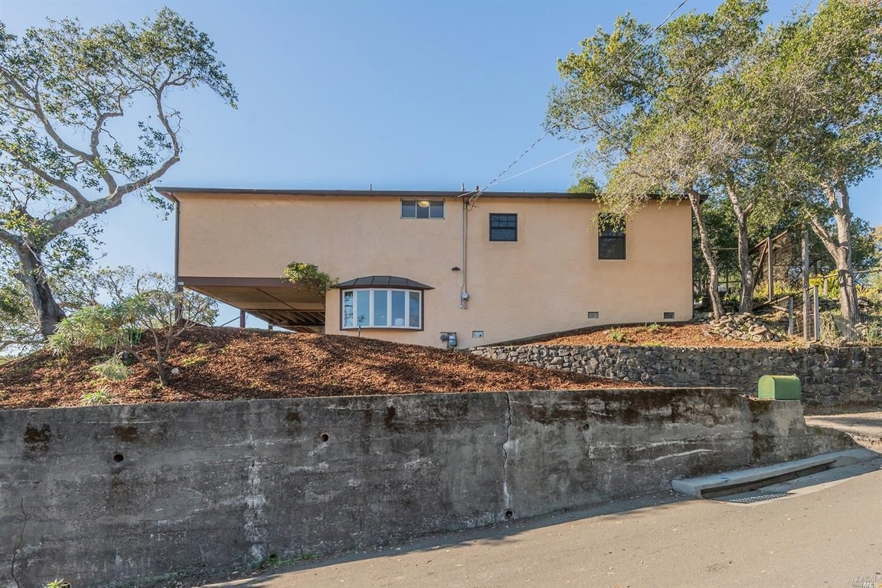 50 Oakwood Ct