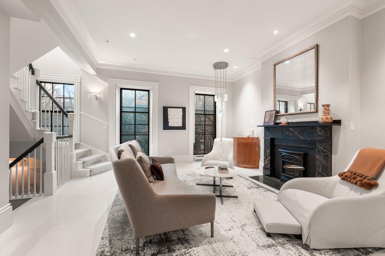 82 Pinckney Street, A