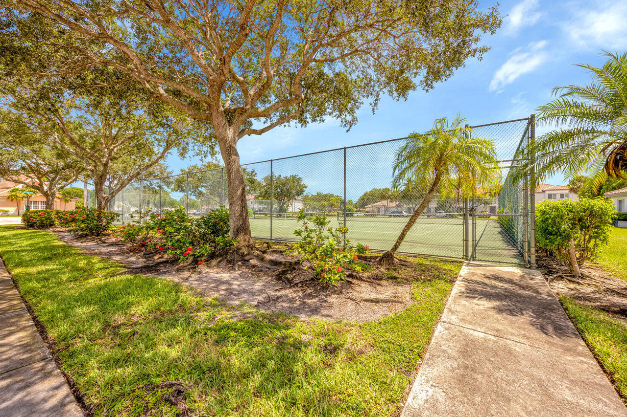 Lakefront Townhouse in Pembroke Pines