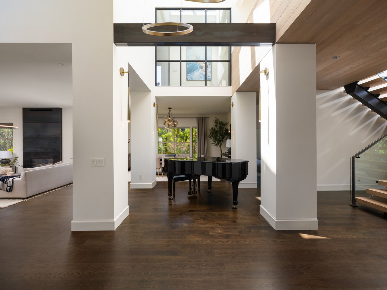 Architectural Modernism, Bay Views, and Exceptional Outdoor Living