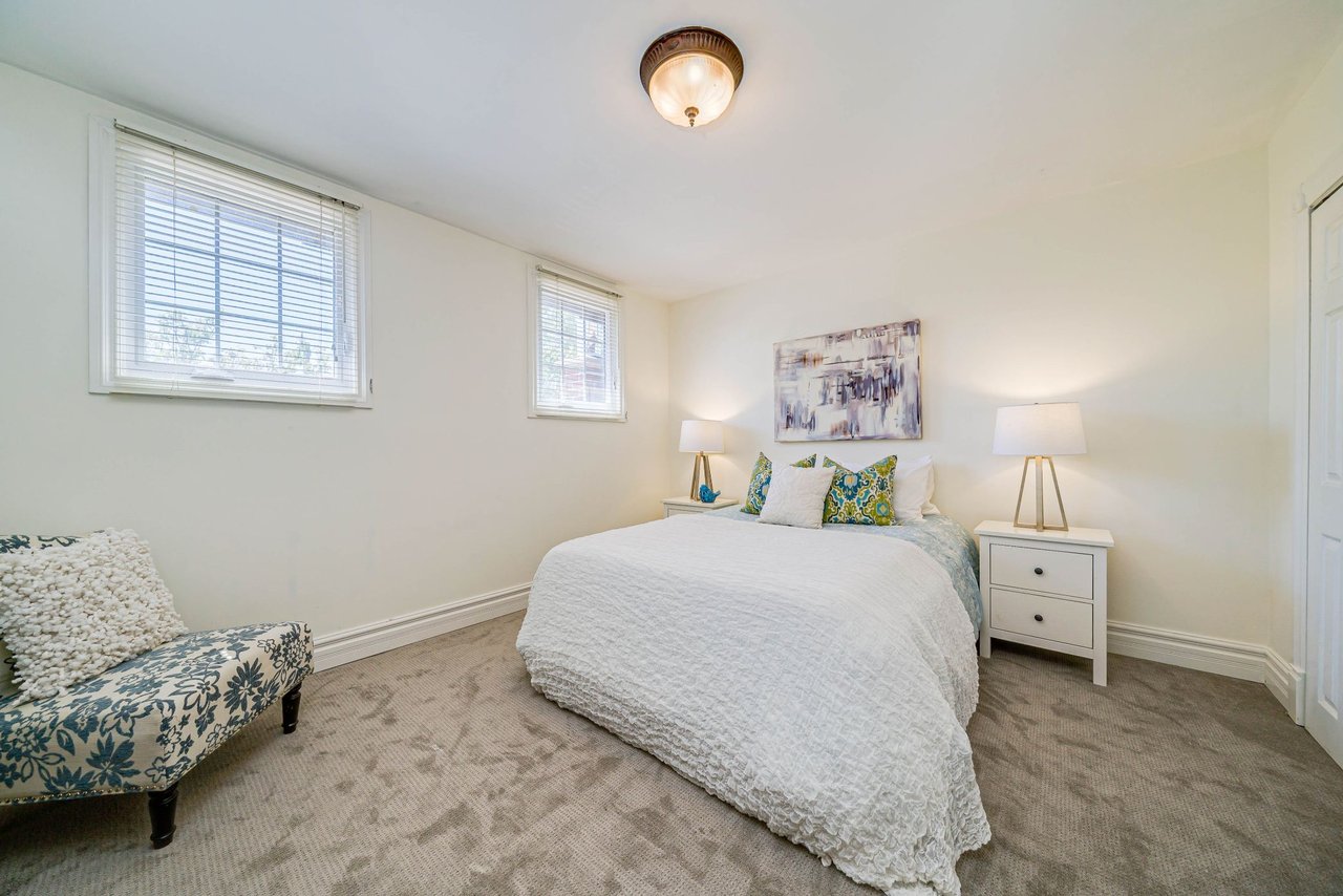 15 Eastwood Ave