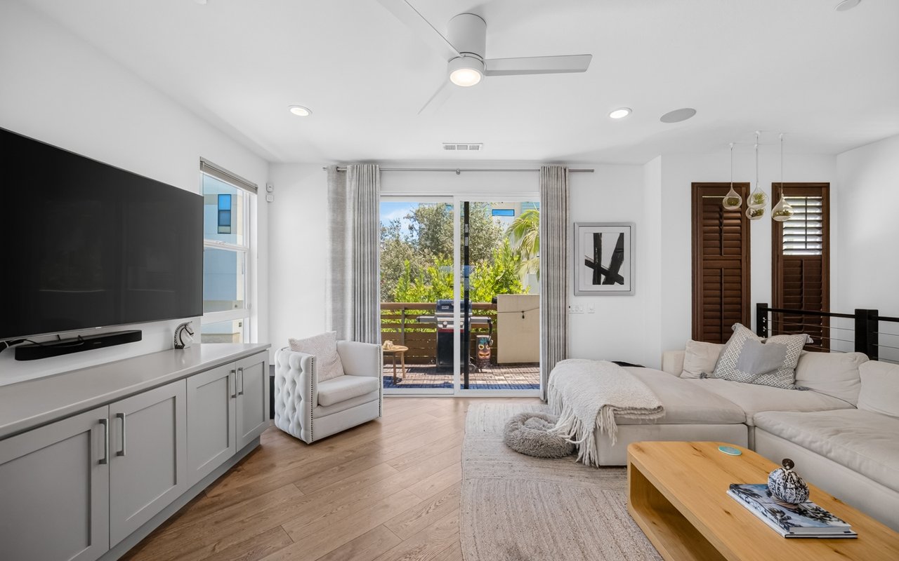 1687 Grand View