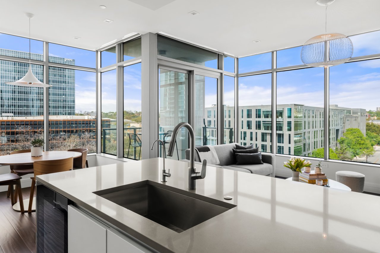 501 West Ave #704