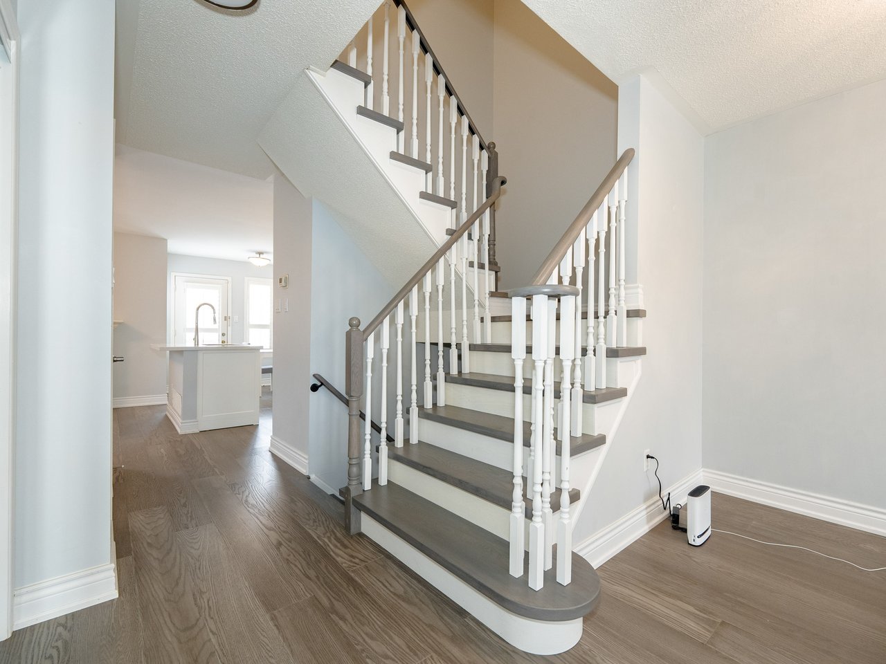 84 Grasslands Ave