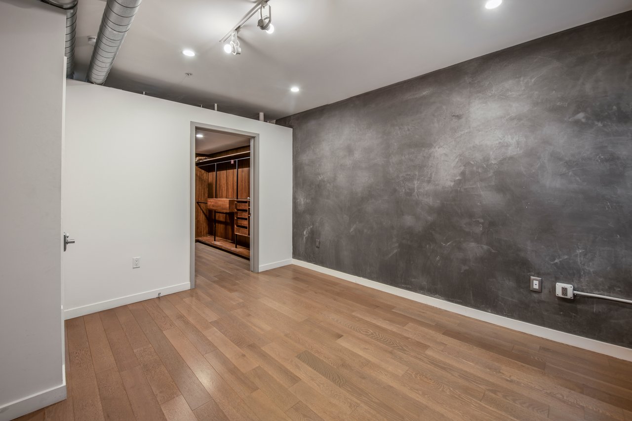 527 Molino St Unit: 202