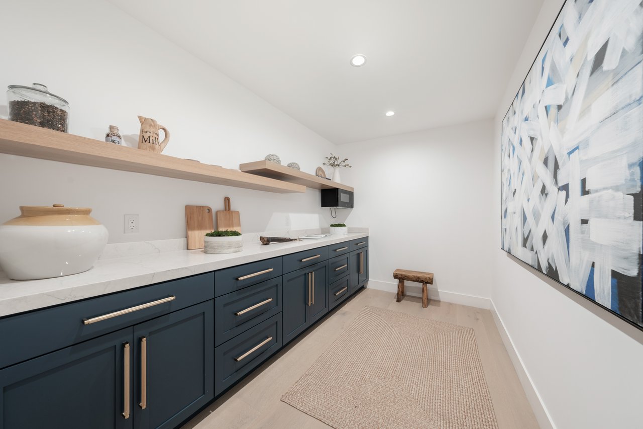 3721 Woodcliff Avenue, Sherman Oaks