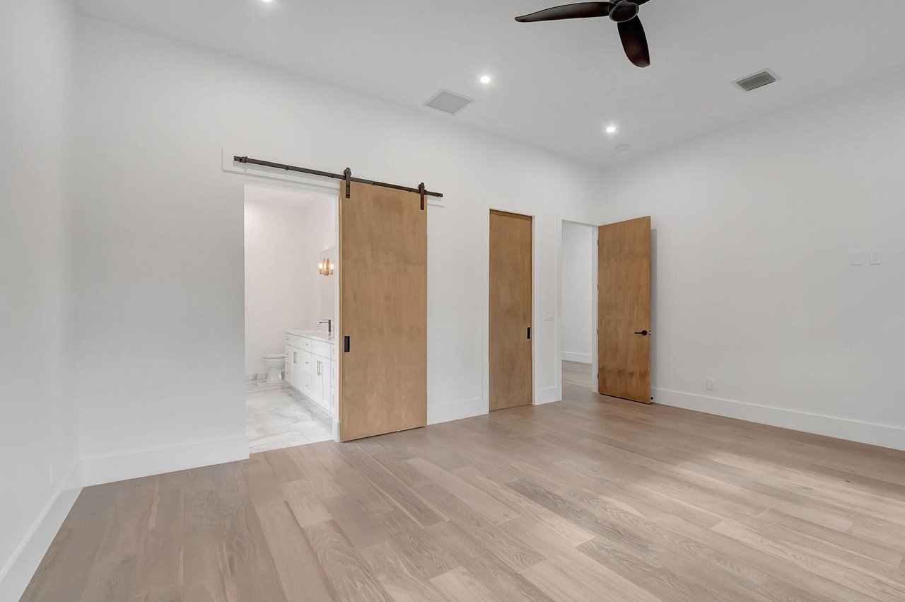 17 NW 16th St
