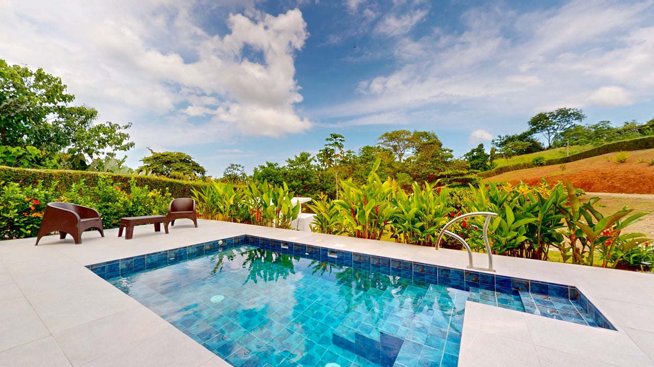 Private Modern Home in Ojochal, Costa Rica with Heated Saltwater Pool & Solar Backup