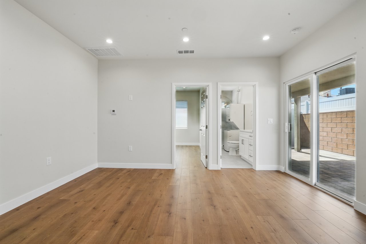 4 Units in North Hollywood