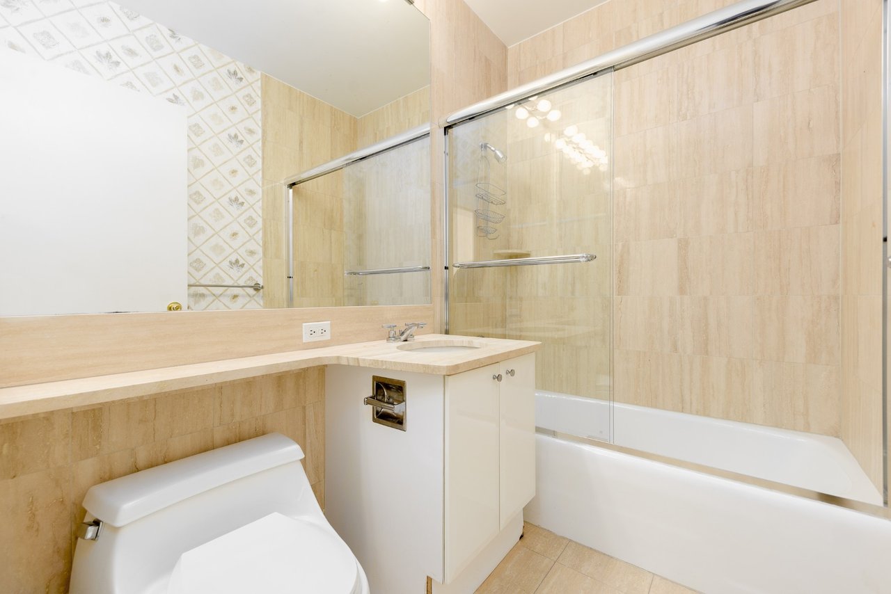 200 Riverside Boulevard, #35C