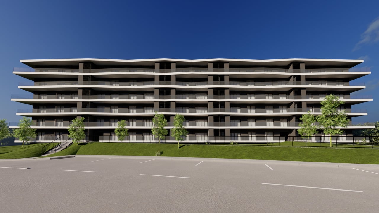 Spacious Ground-Floor 3-Bedroom with Oversized Terrace in Peaceful Torres Novas
