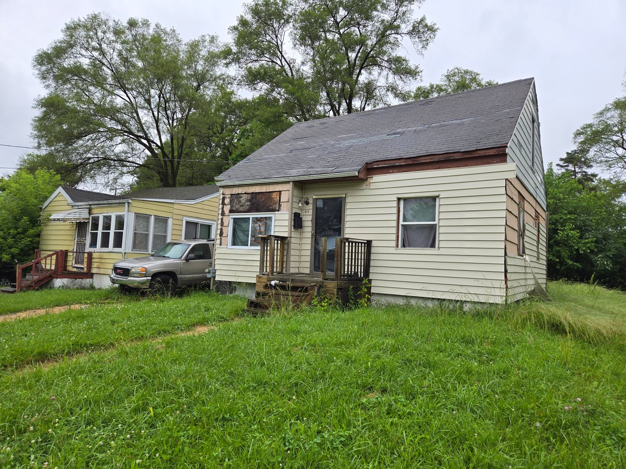 414 W Eldridge Ave
