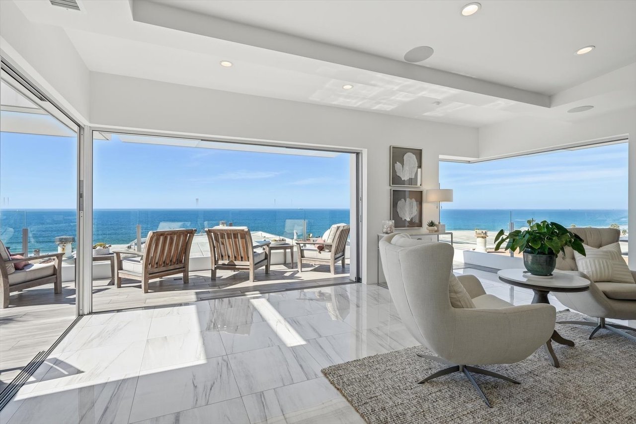  Steps from the Sand & Panoramic Views in Manhattan Beach