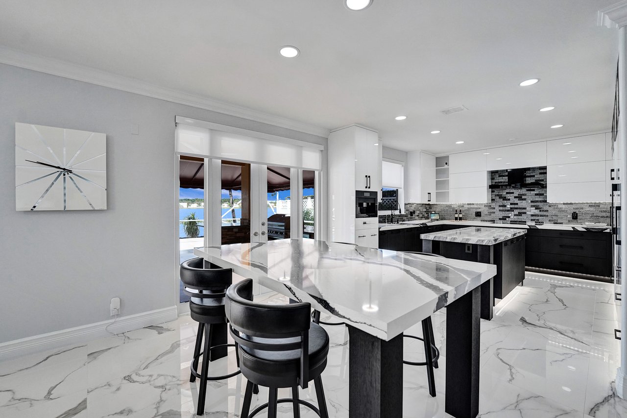 949 Crestview Cir