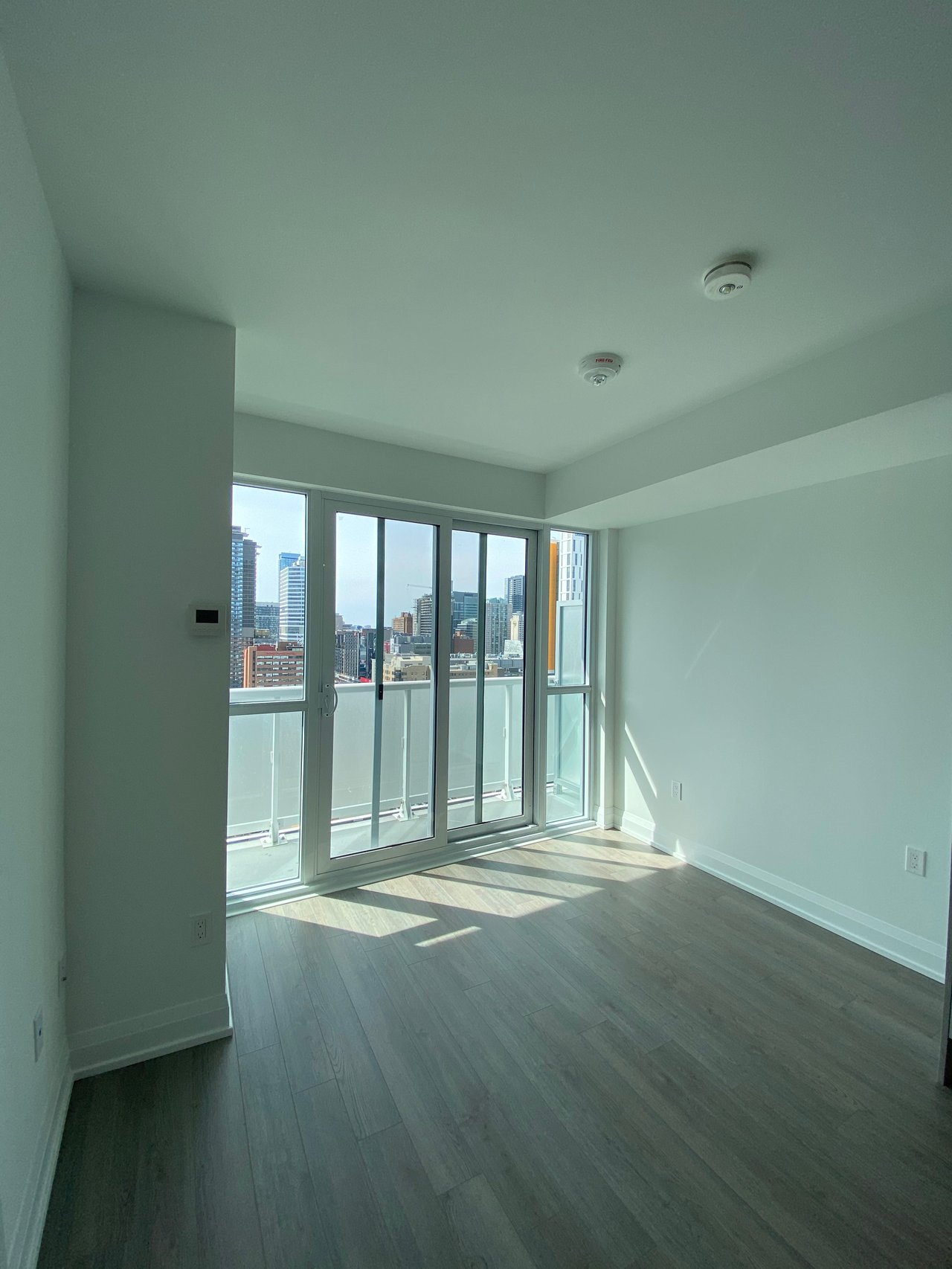 77 Mutual Street Unit: 2206