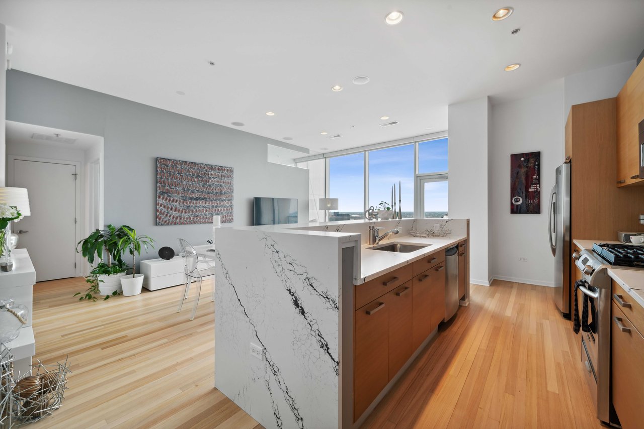 500 W Superior Street Unit: #2201