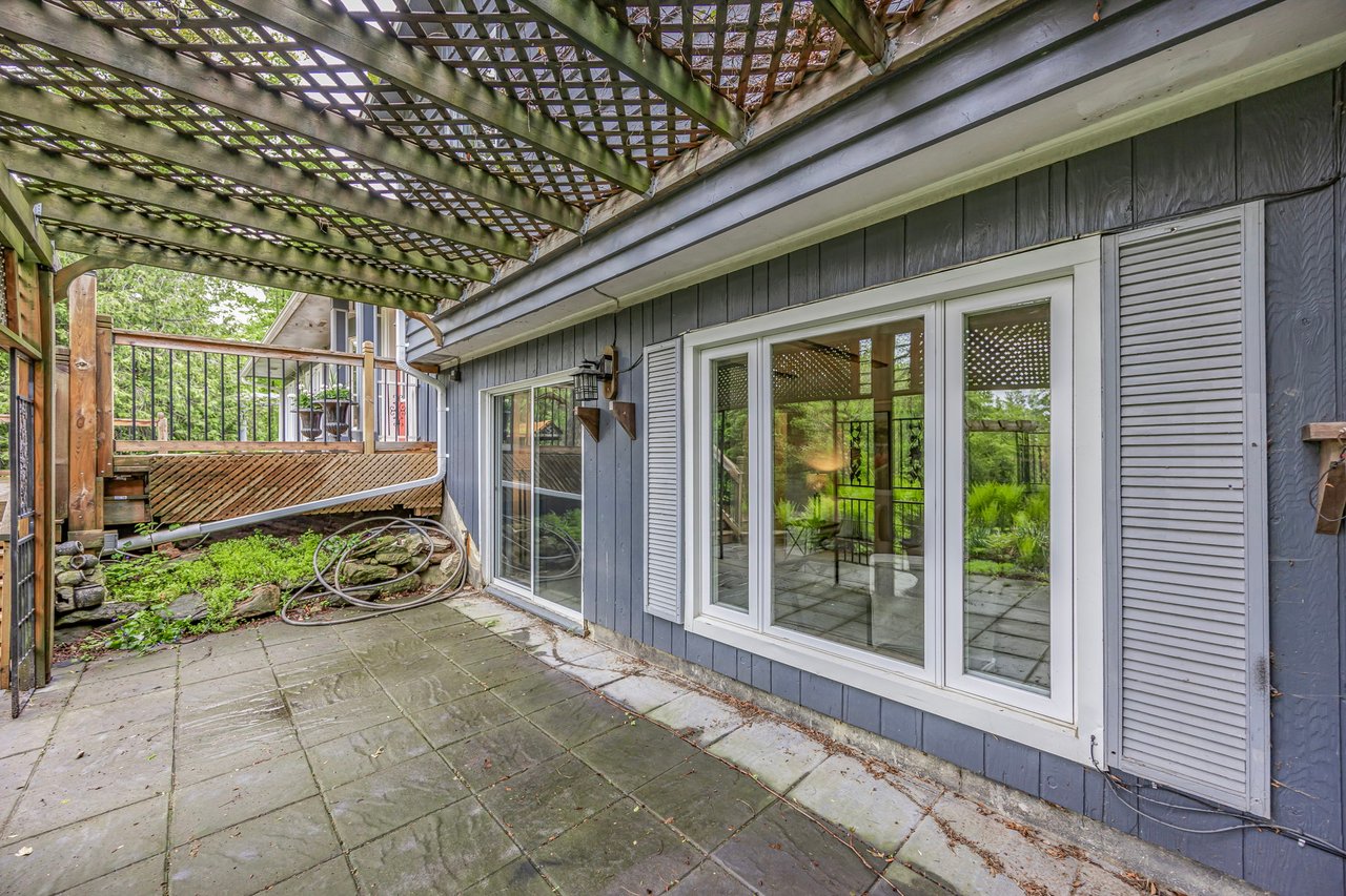 55 Old Church Road, King