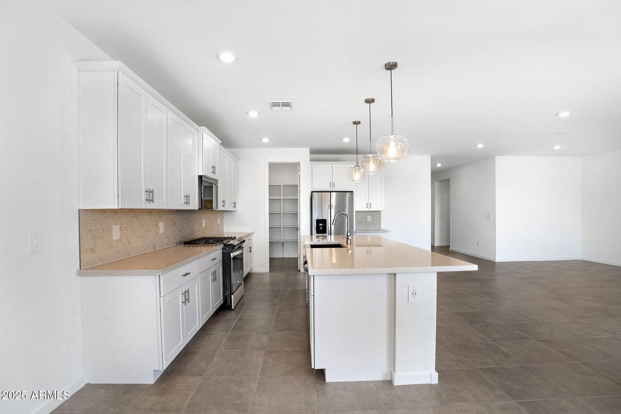 4811 W HUNTER Trail