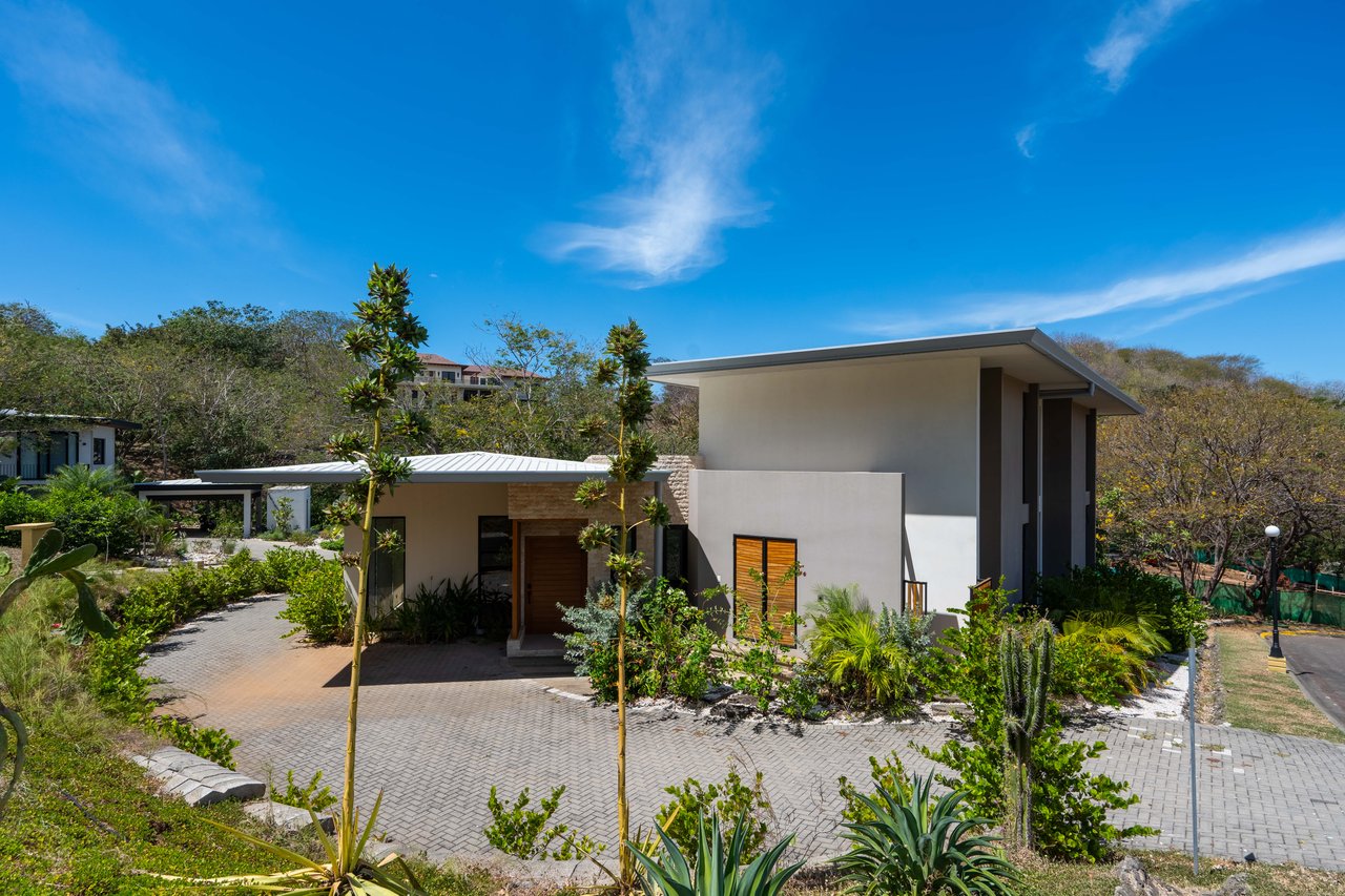 Casa Zoul | A Luxurious residence in the prestigious SENDEROS gated community of Tamarindo!