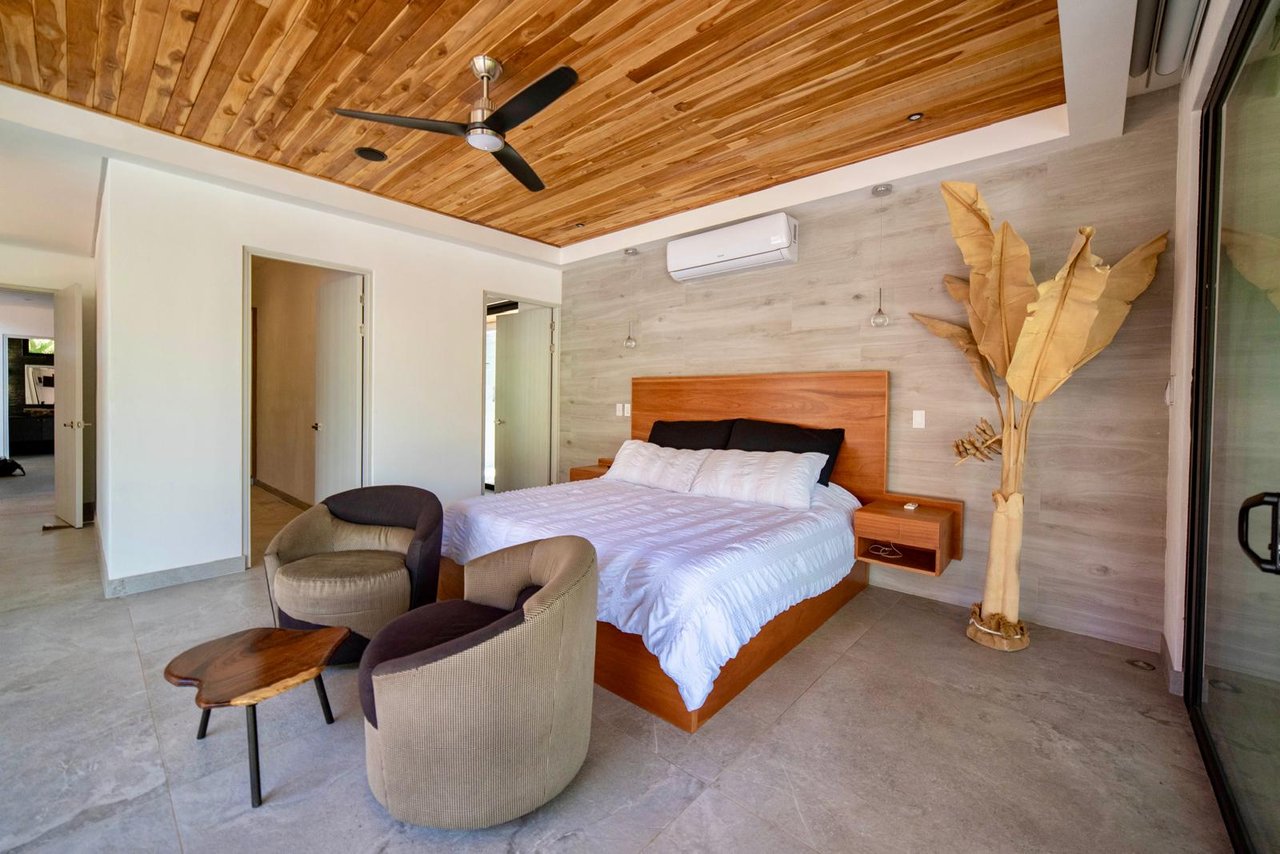Casa La Ola Perfecta | Luxury 5-Bedroom Home with Pool Near the Beach in Hacienda Pinilla