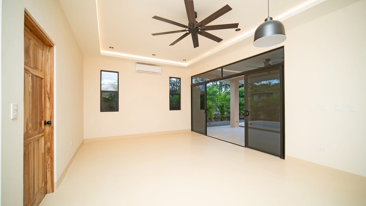 Casa Dos Rosas | Near the Coast House For Sale in Tamarindo