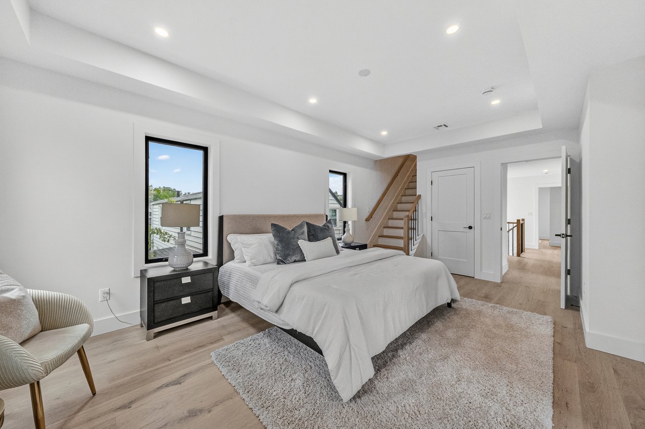 887 Linden Ave, Ridgefield, NJ 07657