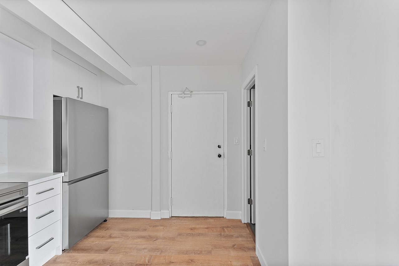 1328 Gerrard Street E 304