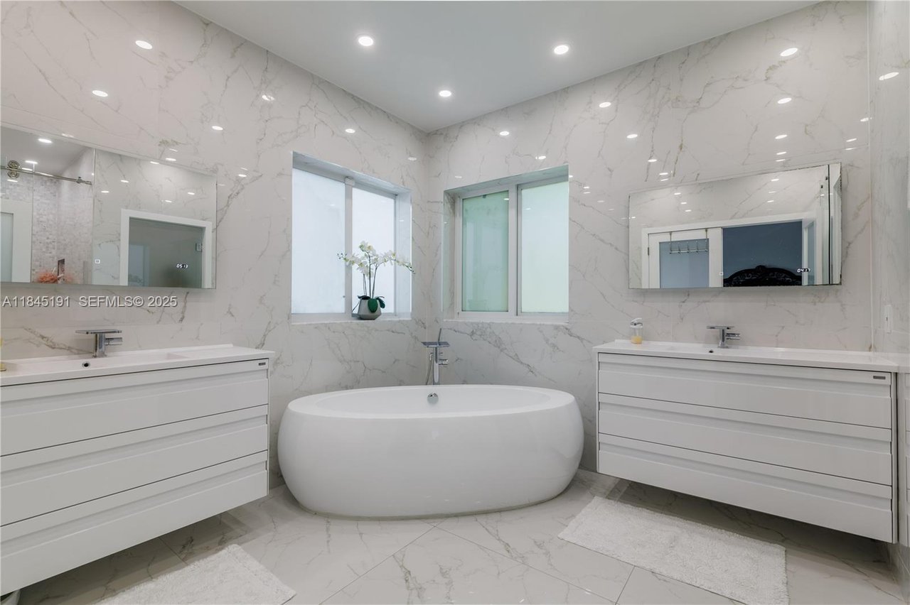 13731-sw-136-place-miami-pool-home-sold
