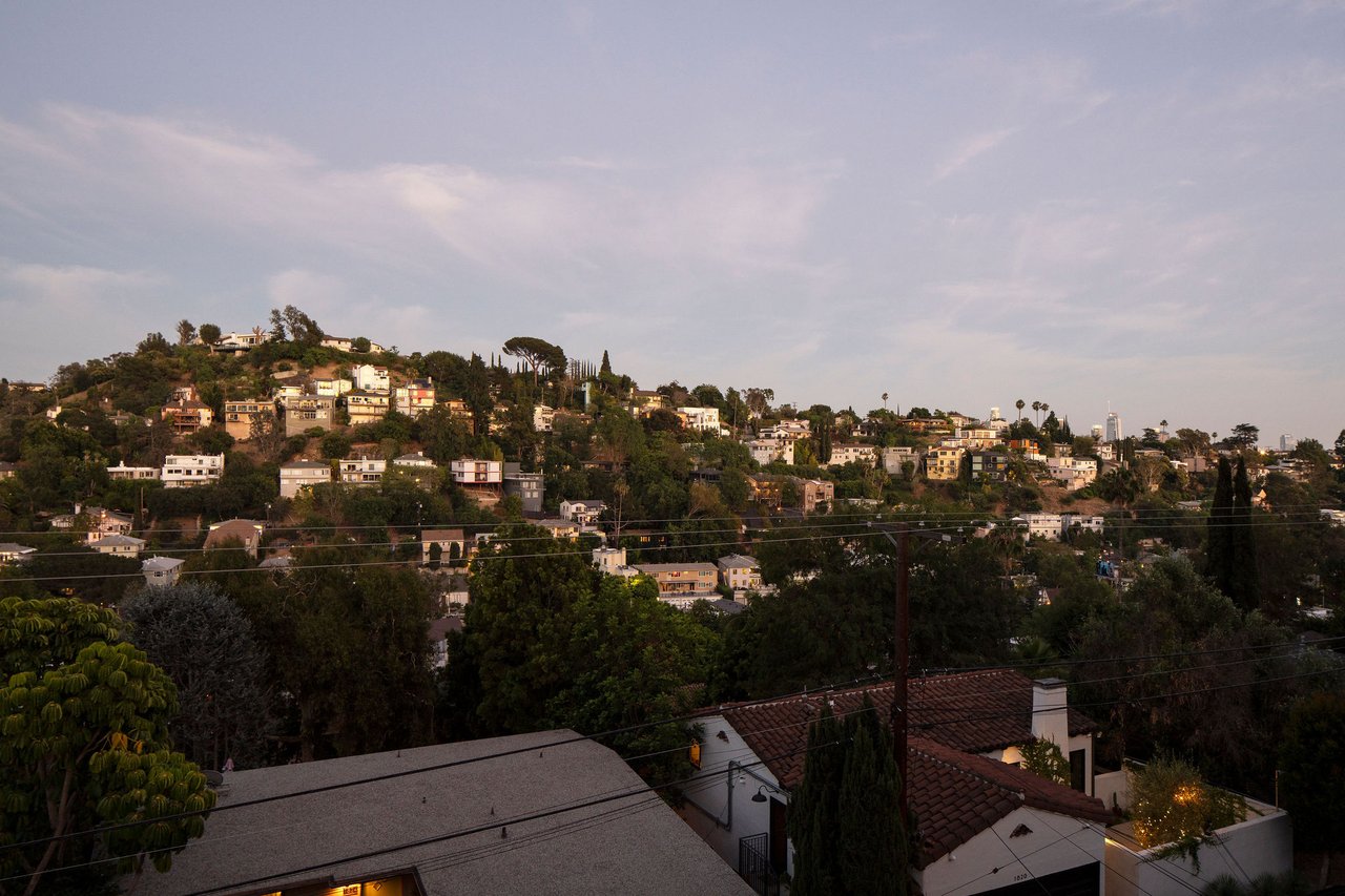 Vacant Trophy Silverlake Triplex With Reservoir Views
