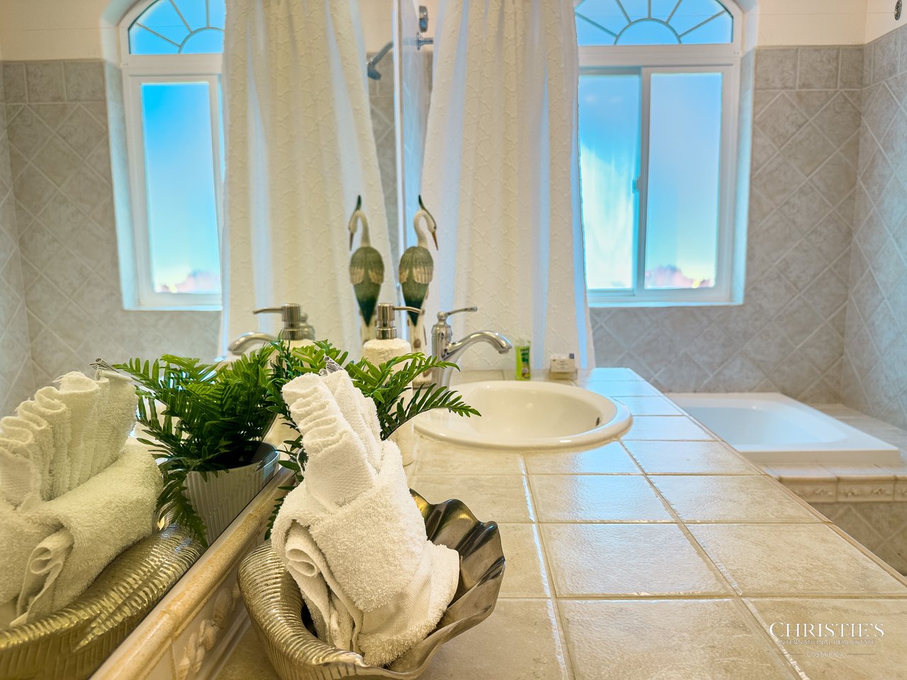 Los Sueños Resort | Colina 13C – 3-Bedroom Golf-View Residence